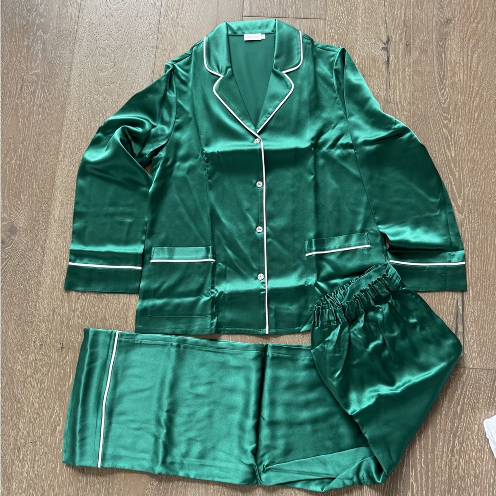 Manito Women’s mulberry silk Emerald Green Pajama Set
